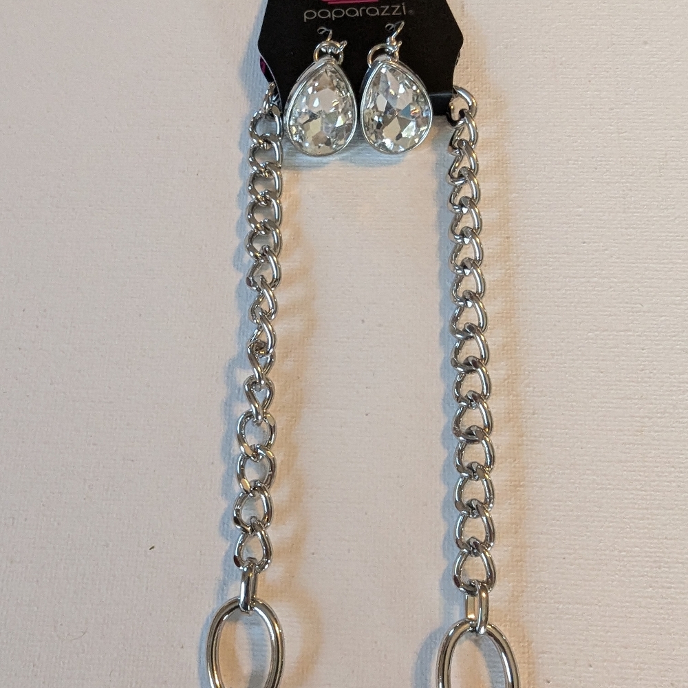 Paparazzi Necklace and Earring set - Picture 3 of 7